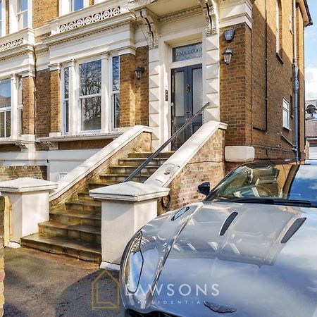 Loft Living By Lawsons With Parking Apartment Windsor Bagian luar foto