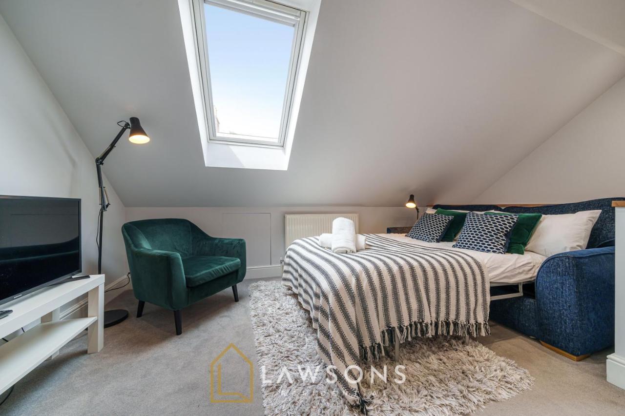 Loft Living By Lawsons With Parking Apartment Windsor Bagian luar foto