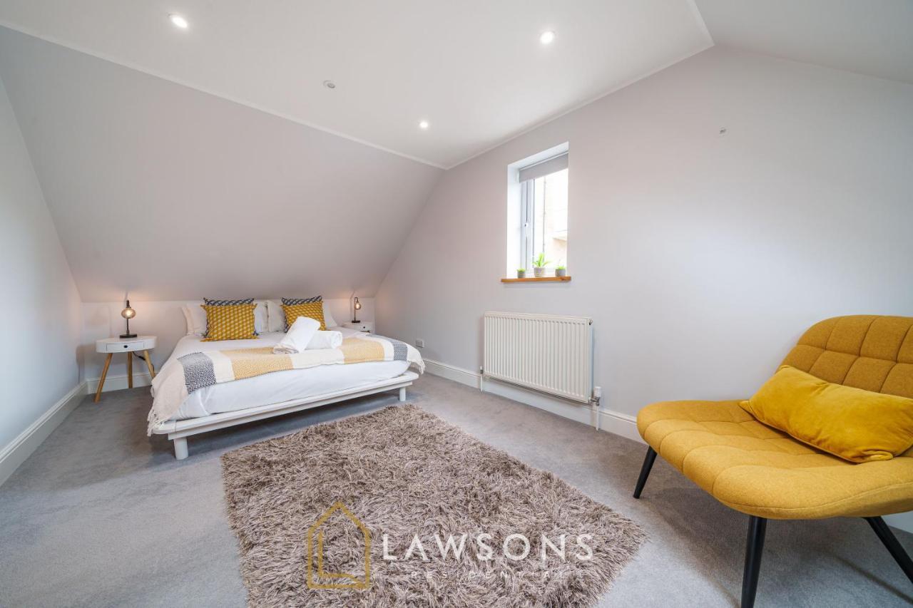 Loft Living By Lawsons With Parking Apartment Windsor Bagian luar foto