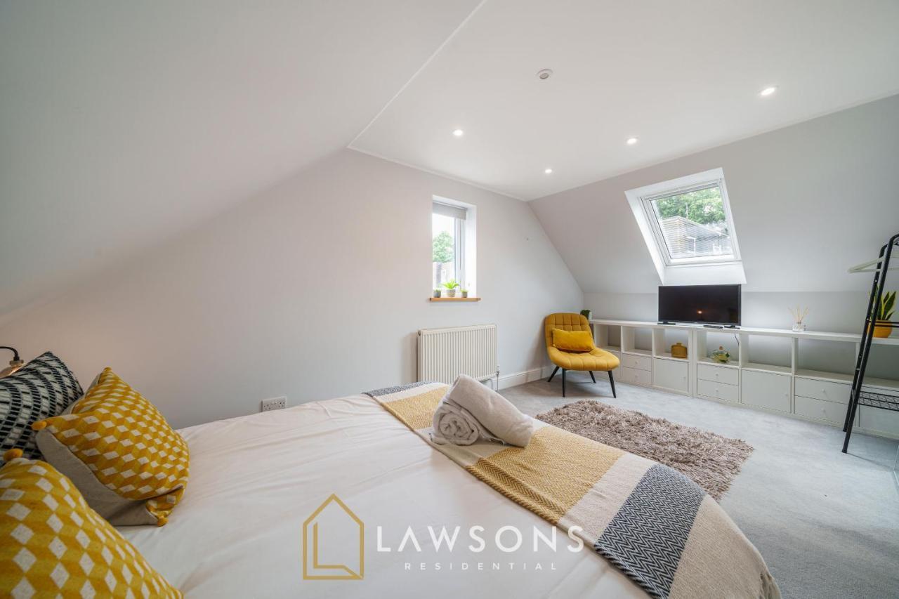 Loft Living By Lawsons With Parking Apartment Windsor Bagian luar foto